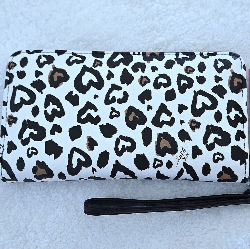 Betsey Johnson Leopard🐆 Hearts❤️ XO Zip Around Wristlet - NWT - Picture 14 of 15